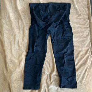 Maternity crop leggings